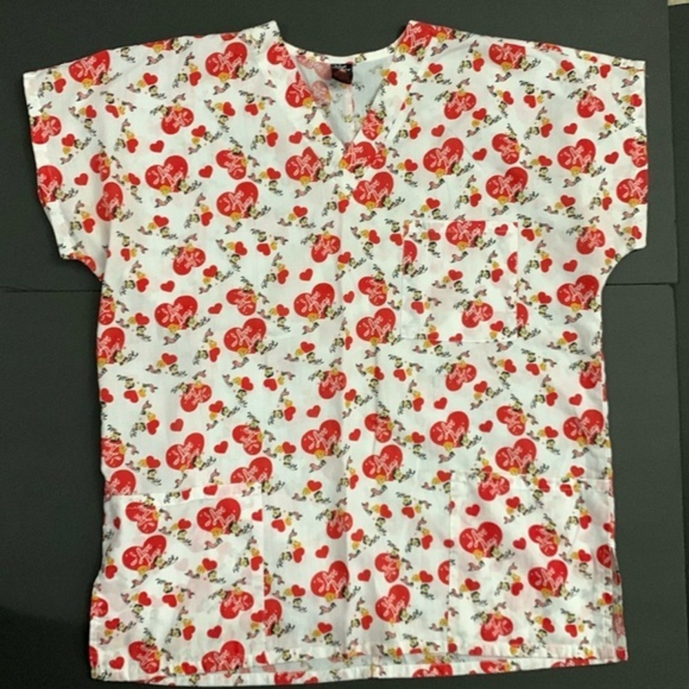 4/$20✨I Love Lucy Red Hearts Scrubs Top